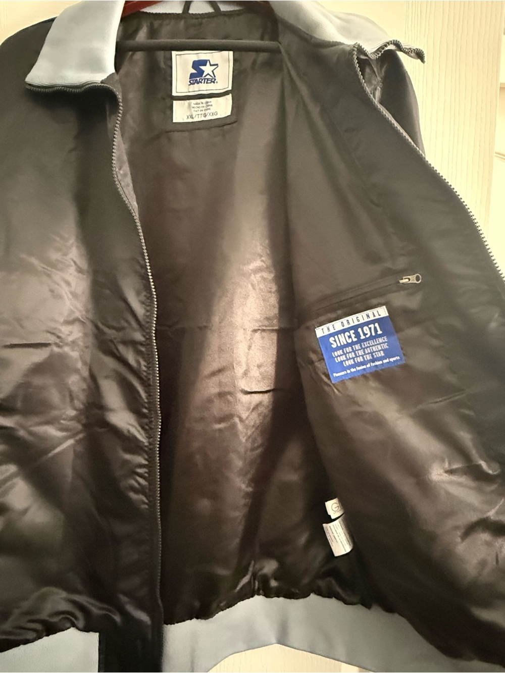 STARTER Black Satin Las Vegas Raiders Jacket with Gray Trim - Picture 8 of 10